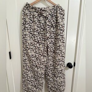 Lily Rose Daisy Print Wide Leg Pants - White & Black with Yellow Daisies